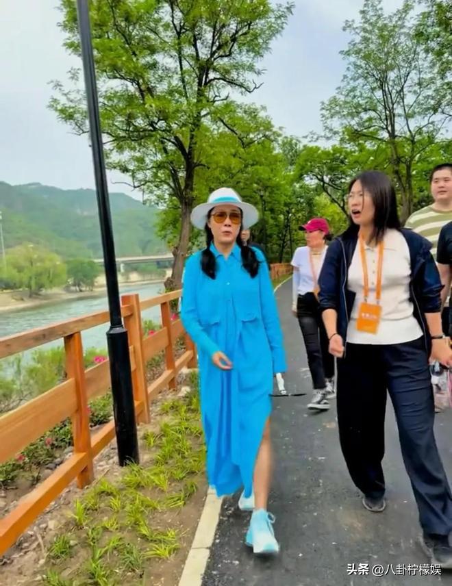 际月季大会获一群人招待排场大身材瘦了很多爱游戏app最新登录入口田震现身第九届国(图7)