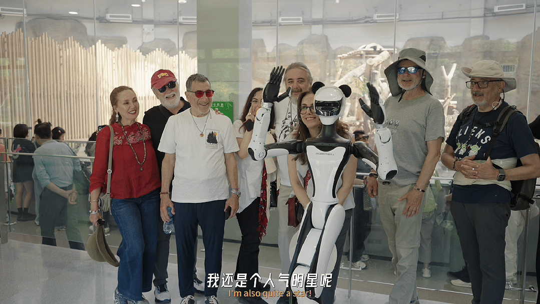 Q5在成都网红景点当“旅游搭子”！爱游戏app网站手机版星动纪元星动(图3)