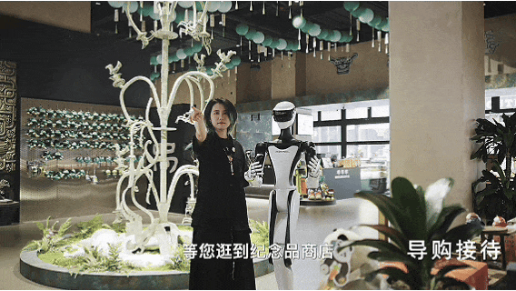 Q5在成都网红景点当“旅游搭子”！爱游戏app网站手机版星动纪元星动(图4)