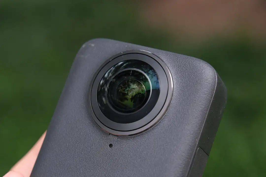 DJI OSMO360 深度评测AYX爱游戏上天入地从内而外：大疆(图2)